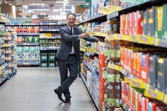Nach Kaufland-Eröffnung: Wie geht es mit dem Chemnitzer Neefepark weiter, Herr Stahl? - Der Eigentümer des Neefeparks Jochen Stahl bei der Eröffnung von Kaufland. Für kommendes Jahr stellt er Investitionen und neue Mieter in Aussicht.