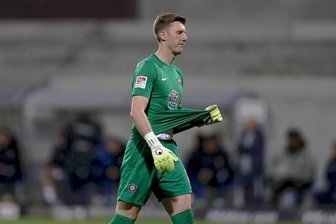 Nach Klatsche in Darmstadt: FC Erzgebirge Aue steigt aus der 2. Fußball-Bundesliga ab - Komplett bedient: Aues Keeper Philipp Klewin kassierte in Darmstadt sechs Gegentreffer.