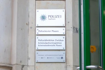 Nach Kollision mit Multicar in Plauen: Fahrradfahrer schwer verletzt ins Krankenhaus gebracht - Die Polizei in Plauen sucht Zeugen zu einem Unfall am Dienstag.