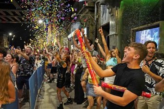 Nach Komplettöffnung: Rätsel um sinkende Coronazahlen in Großbritannien - Am 19. Juli feierten die Briten wie hier in Leeds den "Tag der Freiheit", als sämtliche Coronabeschränkungen fielen. Welche Auswirkungen dies auf die Anzahl der Neuinfektionen hat, ist noch unklar. 
