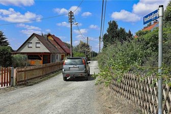 Nach Kritik der Anlieger: Werdau steckt über eine halbe Million Euro in die Randsiedlung - Auf der Huckelpiste in der Siedlung kommt man nur in Schrittgeschwindigkeit voran. Nun soll die Sackgasse ausgebaut werden.