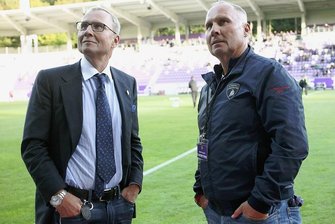 Nach Kritik: Führungsetage kündigt außerordentliche Mitglieder-Versammlung beim FC Erzgebirge Aue an - Uwe Leonhardt (links) ist derzeit stellvertretender Aufsichtsratsvorsitzender beim FC Erzgebirge Aue, sein Zwillingsbruder Helge Leonhardt der Vereinspräsident.