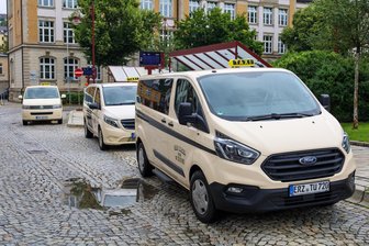 Nach Kritik von Taxifahrern an Verkehrsführung am Postplatz im Erzgebirge: So reagiert die Stadt - Wo sollen die Taxis hin? Am Postplatz in Aue dürfen sie aktuell nicht stehen, sagt die Stadt.