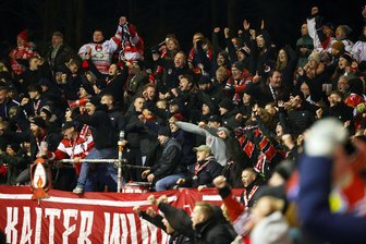 Nach Kündigung des Nutzungsvertrages: Fans der Eispiraten Crimmitschau üben nach Termin im Rathaus heftige Kritik an Gesellschafter Ronny Bauer - Anhänger aus der Heine-Kurve haben über die Gespräche mit Stadtverwaltung und Eispiraten ausführlich informiert.