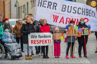 Nach Kürzung der Öffnungszeiten: Auer Samocca-Mitarbeiter machen ihren Protest öffentlich -
