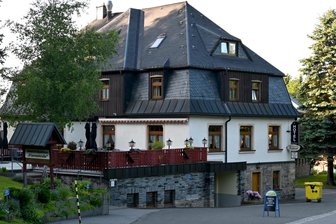 Nach kurzer Schließung: Beliebte Gaststätte am Fuße des Fichtelbergs hat neue Betreiber - In der Gaststätte „Vierenstraße" in Neudorf hat es einen Pächterwechsel gegeben.