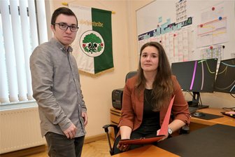 Nach langer Durststrecke: Wichtige Amtsleiterstellen im Rathaus Schönheide neu besetzt - Seit dem 1. Oktober neu im Rathaus Schönheide: Hauptamtsleiter Leon Büttner und Kämmerin Sophie Vulturius.