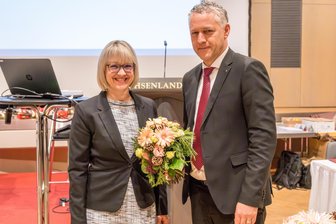 Nach langer Suche: Gesundheitsamt im Landkreis Zwickau hat eine neue Leiterin - Landrat Carsten Michaelis und neue Leiterin des Gesundheitsamtes, Anja Ullmann.