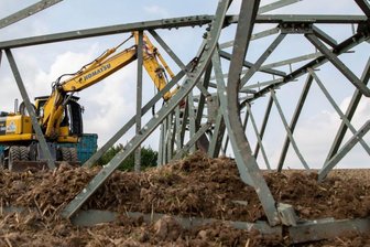 Nach Leitung weicht Mast - 
