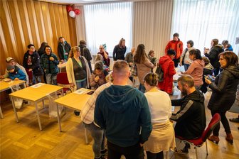 Nach Leukämie-Diagnose: Hunderte wollen Bens Retter sein - Groß war allein die Resonanz auf die Typisierungsaktion im Turnerheim in Cranzahl. Insgesamt 310 Frauen und Männer haben sich an diesem Nachmittag für die Deutschen Knochenmarkspenderdatei registrieren lassen.