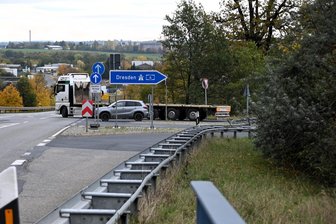 Nach Lkw-Reifenplatzer auf A 4 bei Hainichen: Schäden an mehreren Autos - Der LKW fuhr trotz Reifenplatzers bis zur Abfahrt Hainichen (Symbolbild).