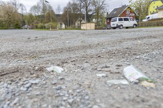 Nach Massenschlägerei: Tatverdächtige auf freiem Fuß - Bei einer Massenschlägerei am Rande des Hexenfeuers in Thalheim sind in der Nacht zum Montag sechs Menschen zwischen 19 und 36 Jahren verletzt worden.
