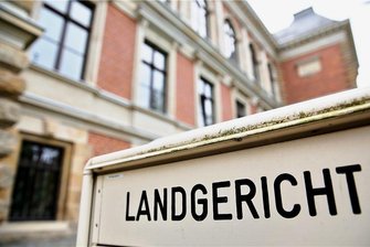 Nach Messerattacke: Gericht schickt Frau aus Glauchau ins Gefängnis - Am Landgericht in Zwickau wurde am Donnerstag das Urteil gegen die 28-Jährige verkündet.