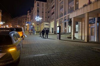 Nach Messerattacke in Plauen: Verdächtiger in U-Haft - Kurz nach der Tat ermittelte die Polizei im Plauener Stadtzentrum.