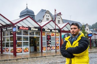Nach monatelanger Schließzeit: Döner-Laden im Erzgebirge öffnet wieder – mit neuem Namen - Ahmad Almohamad will „Mister Döner“ am Postplatz in Aue wieder eröffnen – mit neuem Namen.