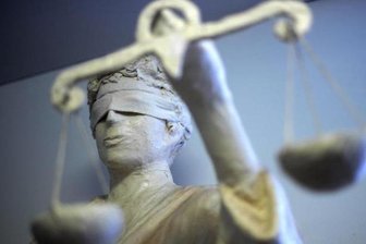 Nach Mord an Ehefrau und dreijährigem Sohn in Werdau: Familienvater verurteilt - Wegen zweifachen Mordes muss ein 31 Jahre alter Mann aus Werdau eine lebenslange Haftstrafe antreten.