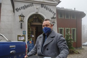 Nach Neuausschreibung: Pächter des Berghotels auf dem Pöhlberg bleibt - Gaston Deckert ist seit 15 Jahren Pächter des Berghotels Pöhlberg. Nun hat er sich nach einer Neuausschreibung des Pachtvertrages erneut durchsetzen können. 
