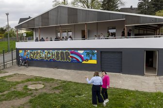 Nach nur einem Jahr: Rückschlag für Jugendtreff im Erzgebirge - Die „Erreichbar“ zur Eröffnung vor gut einem Jahr.