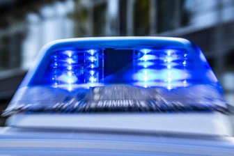 Nach Öffentlichkeitsfahndung in Sachsen: Räuber stellen sich - Die sächsische Polizei hat die Suche nach zwei Räubern eingestellt, nachdem das Duo sich auf einer Dresdner Wache selbst gemeldet hat.