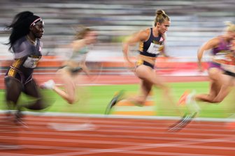 Nach Olympiabronze mit der deutschen Sprintstaffel: Wie geht es für die Chemnitzerin Rebekka Haase weiter? - Bei der Eröffnung des sanierten Dresdner Heinz-Steyer-Stadions zu sprinten, war für Rebekka Haase (Mitte) eine Herzensangelegenheit. In der alten Sportstätte war sie schon im Jugendbereich gelaufen.