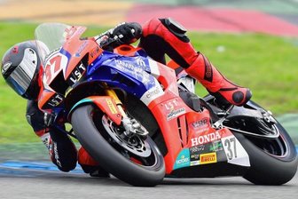Nach Operation zurück im Sattel - Motorradrennfahrer Paul Fröde aus Hohenstein-Ernstthal geht auch in der neuen Saison wieder in der Internationalen Deutschen Motorradmeisterschaft an den Start. 