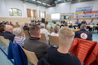 Nach Ortsbegehung im Plauener Westend und der Siedlung Neundorf: Das kam bei der Prüfung der geschilderten Probleme heraus - In der Mehrzweckhalle an der Kasernenstraße fand die jüngste Einwohnermeldeversammlung statt.