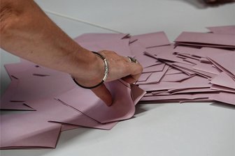 Nach Panne in Meerane: Auch in Zwickau landen Verwandte von Stadtratskandidaten im Wahlausschuss - Der Wahlvorstand für die anstehende Stadtratswahl in Zwickau entscheidet unter anderem, wer dafür zugelassen wird und wer nicht. Ehepartner, Geschwister und nahe Verwandte stuft der Freistaat als befangen ein.