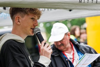 Nach Perspektivwechsel wieder unter die Sportler: Mittweidaer Hürdenläufer fährt mit zwei Teamkollegen zur Jugend-DM - Beim diesjährigen Landkreislauf in Geringswalde war Paul Ulland als Moderator im Einsatz. Nun will er als Sportler selbst wieder für Furore sorgen.