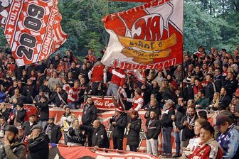 Nach Problemen mit Fans: Eispiraten und CFC machen gemeinsame Sache bei Stadionverboten - Die Fans der Eispiraten senden ein klares Zeichen: Hier ist kein Platz für Störenfriede. Foto: Andreas Kretschel