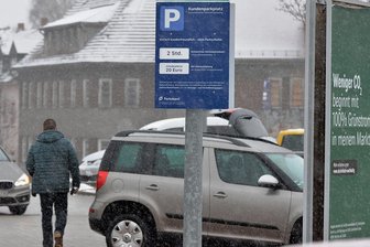 Nach Protesten: Parkzeit am Freiberger Fachmarktzentrum verdoppelt - Am Fachmarktzentrum am Bahnhof darf jetzt zwei Stunden lang geparkt werden.