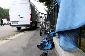 Nach Radunfall in Röhrsdorf: 55-Jähriger trotz Helms schwerstverletzt - Passanten leisteten erste Hilfe.