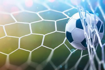 Nach Rassismus-Vorfall und Rudelbildung in Steinpleis: Spielabbruch in der 1. Fußball-Kreisklasse Zwickau - In der 1. Fußball-Kreisklasse wird nach dem 4. Spieltag nicht über Tore, sondern über den Spielabbruch in Steinpleis diskutiert.