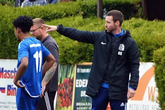 Nach rassistischer Beleidigung: Fußballverein aus dem Erzgebirge setzt ein Zeichen - Trainer Björn Schuffenhauer hat mit dem SV Großrückerswalde ein klares Zeichen gegen Rassismus gesetzt.