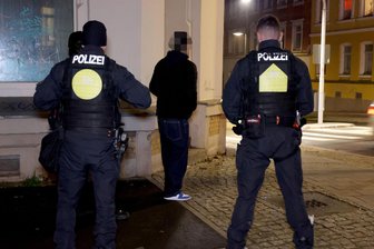 Nach Raub-Serie: Chemnitzer Polizei betrachtet Problem mit Jugendgruppen als gelöst - Im Dezember durchsuchte die Ermittlungsgruppe mehrere Wohnungen.