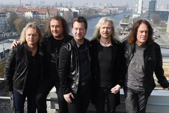 Nach Rauswurf bei Karat: Christian Liebig spricht von Mobbing - Berlin im März 2015 (v.l.): Christian Liebig, Martin Becker, Claudius Dreilich, Bernd Römer und Michael Schwandt posieren anlässlich des 40-jährigen Bestehens der Rockgruppe.