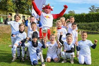 Nach RB kommt jetzt Real Madrid nach Mülsen - In den Herbstferien kam RB Leipzig zum Feriencamp nach Mülsen. Maskottchen Bulli hatte sogar den Supercup und den DFB-Pokal dabei. 
