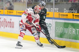 Nach Referee-Patzer: Eispiraten Crimmitschau schicken Zusatzmeldung an die DEL 2 - Neben Mario Scalzo hätte in der Schlussphase ein zweiter Eispiraten-Spieler auf der Strafbank sitzen müssen.