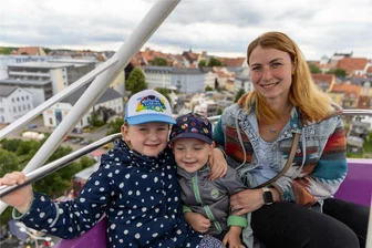 Nach Regen-Start: So geht das Bergstadtfest am Samstag weiter - Vom Riesenrad auf dem Rummel dürfte die Aussicht ab dem Nachmittag wieder wunderschön sein.
