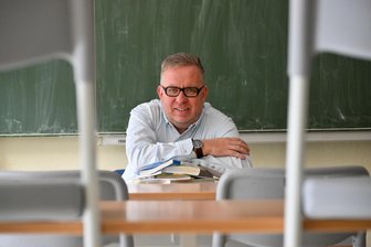 Nach Rüffel des Rechnungshofes: Lehrer in Sachsen verärgert über gedeckeltes Budget für Überstunden gegen Ausfall - Der Chemnitzer GEW-Bezirkschef Tobias Andrä.
