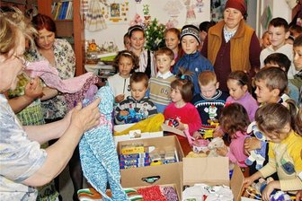 Nach rund 130 Konvois in 33 Jahren: Erzgebirgisches Hilfswerk löst sich auf - Unzähligen Kindern armer Familien in Rumänien - hier in einem Dorf der Region Botosani - konnte das Erzgebirgische Hilfswerk seit 1990 dank vieler Spender mit Geschenken Freude bereiten. 