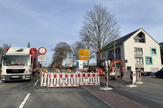 Nach rund achteinhalb Monaten Bauzeit: B 171 in Marienberg wird komplett freigegeben - Auf der B 171 in Marienberg sind am Donnerstag die Markierungen aufgebracht worden.