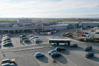 Nach Sanierung: Zufahrt zum Pleißen-Center in Steinpleis ab Freitagnachmittag frei - Ab Freitagnachmittag ist die Zufahrt zum Pleißen-Center wieder problemlos nutzbar.