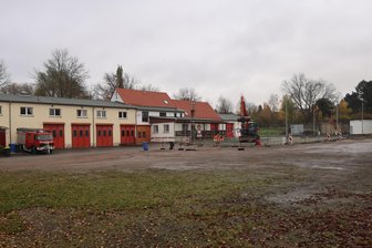 Nach Schlägerei beim Teichfest in Neukirchen: Nun sind vier Tatverdächtige im Visier der Ermittler - Blick auf den Schiedelhof in Neukirchen, wo das traditionelle Teichfest gefeiert wird.