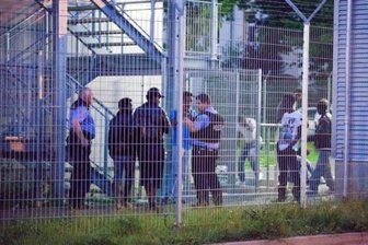 Nach Schlägerei unter 300 Flüchtlingen in Schneeberg: Richter verhängt Bewährungsstrafe - Bis zu 300 Menschen waren im Juni 2015 an einer Schlägerei in der Erstaufnahme-Einrichtung in Schneeberg beteiligt.