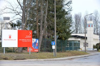 Nach Schließung in Penig: Belegschaftsversammlung bei Papierfabrik in Weißenborn - Die Beschäftigten des Unternehmens Felix Schoeller in Weißenborn wurden zu einer Belegschaftsversammlung eingeladen.