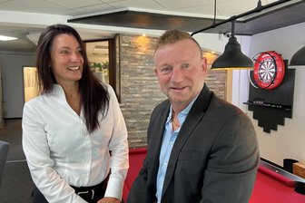 Nach Schließung: Wie geht es mit beliebtem „Stadtstrand“ und Bowlingcenter in Plauen weiter? - Marketingverantwortliche Michaela Oheim und Automaten-Unternehmer Uwe Seidel sind mit einem möglichen neuen Mieter im Gespräch.