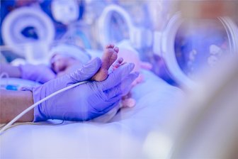 Nach schrecklichem Geburtsfehler in Südwestsachsen: Familie fordert eine Million Euro Schmerzensgeld - Nach der Geburt dauerte es eine halbe Stunde, Sophie wiederzubeleben.