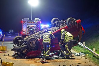 Nach schwerem Unfall bei Wüstenbrand: Autobahn 4 in Richtung Erfurt drei Stunden dicht - 
