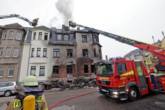 Nach schwerer Brandstiftung: Mann aus Limbach-Oberfrohna zu mehrjähriger Haft verurteilt - 2024 zündete der Mann ein Mehrfamilienhaus an der Körnerstraße in Limbach-Oberfrohna an. 28 Ukraine-Flüchtlinge wohnten zum Zeitpunkt darin.