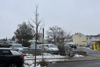 Nach sexuellem Übergriff in Plauen: Polizei sucht Zeugen - Der Tatort: der Parkplatz an der Forst-/Stresemannstraße.